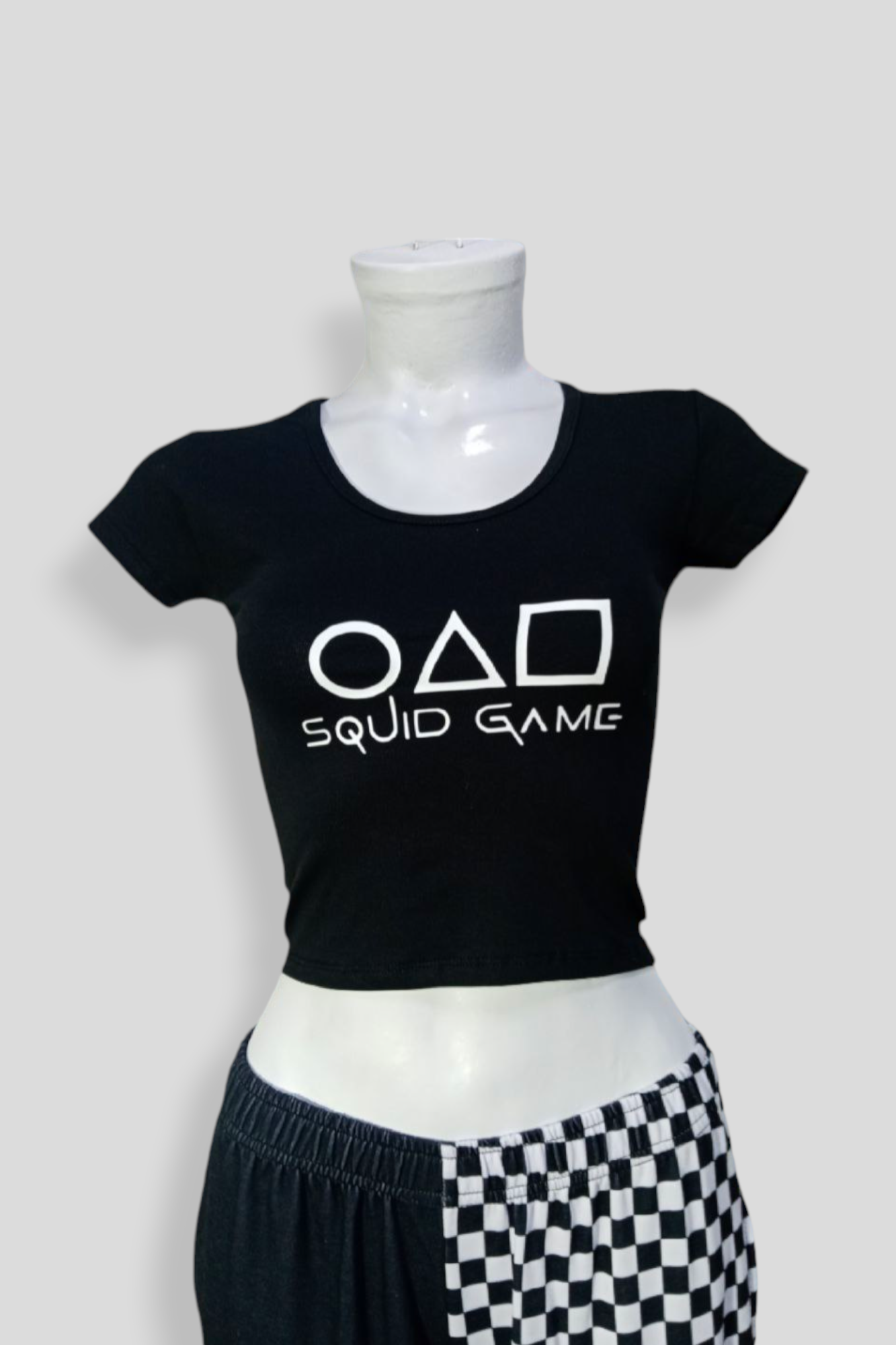 CROP TOP NEGRO JUEGO DEL CALAMAR