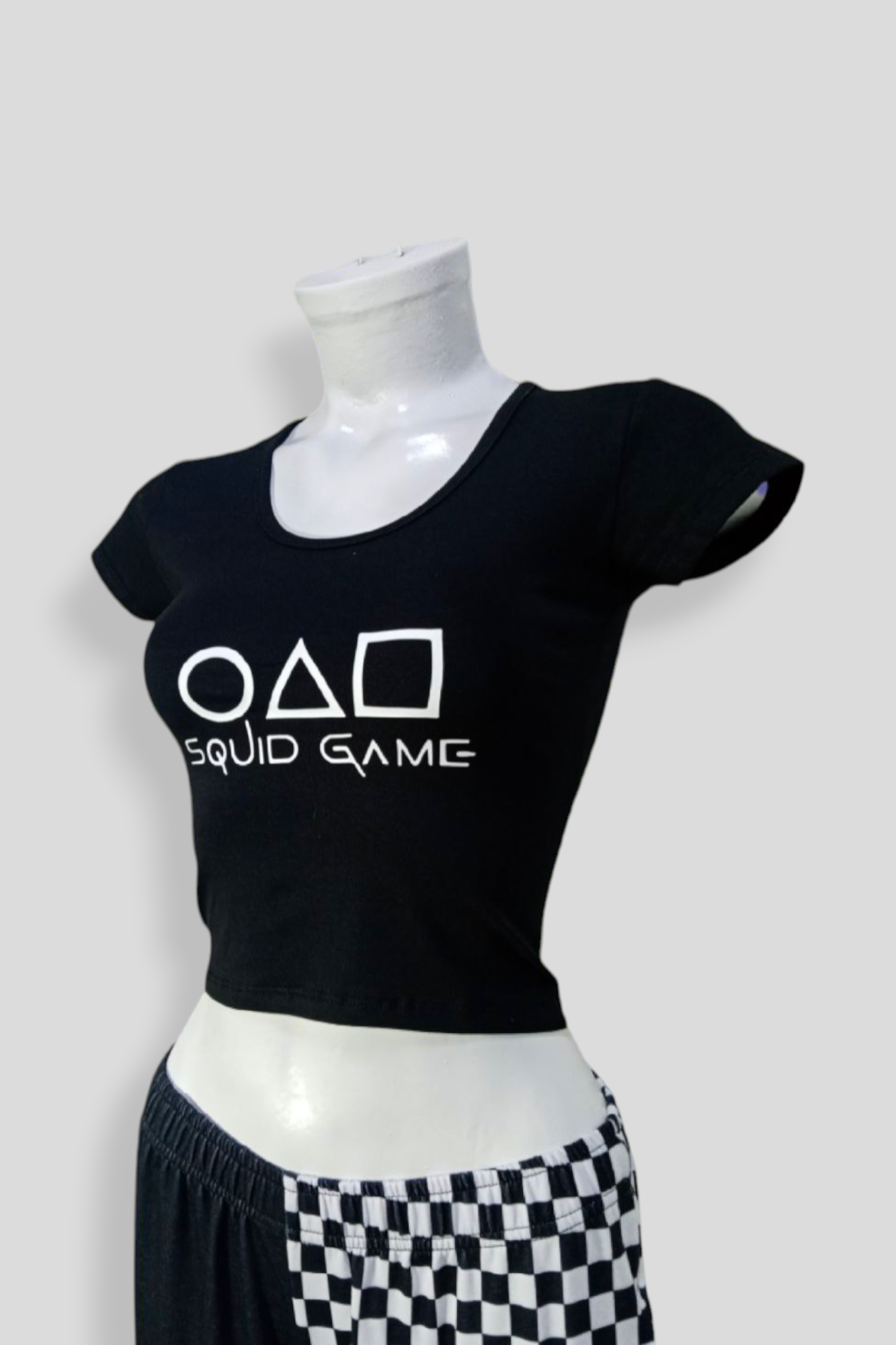 CROP TOP NEGRO JUEGO DEL CALAMAR